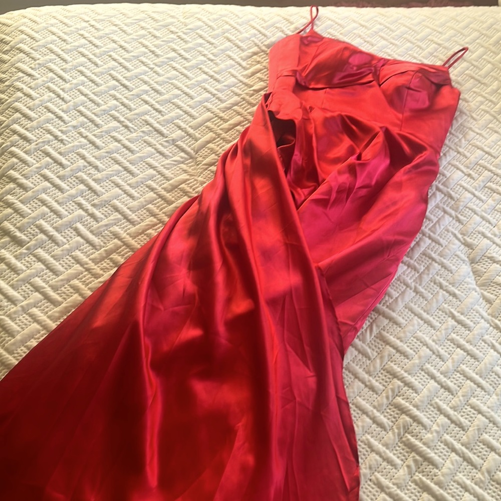 A sexy and elegant red gown NEVER BEEN WORN